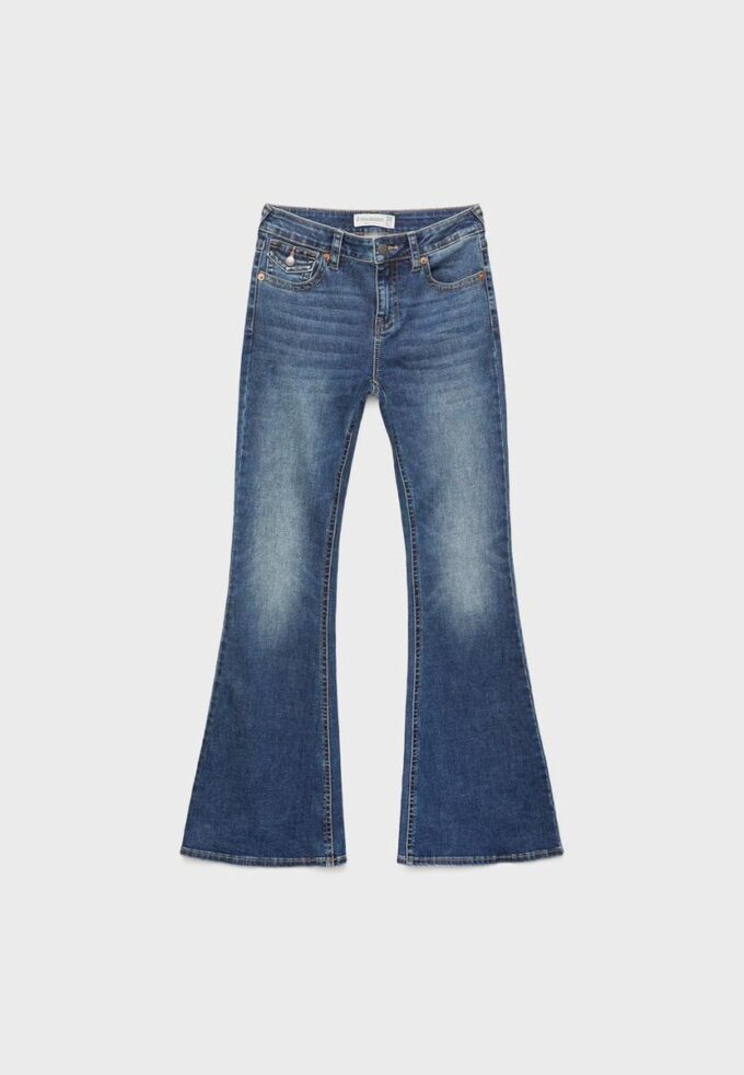 D04 Lavt sittende Flared jeans