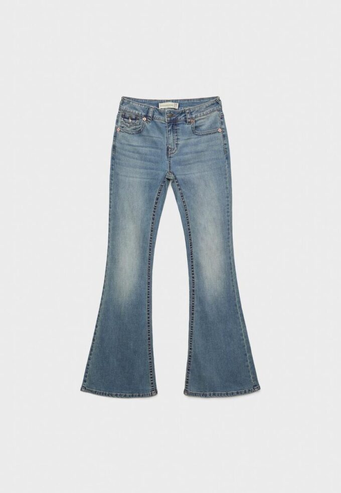 D04 Lavt sittende Flared jeans