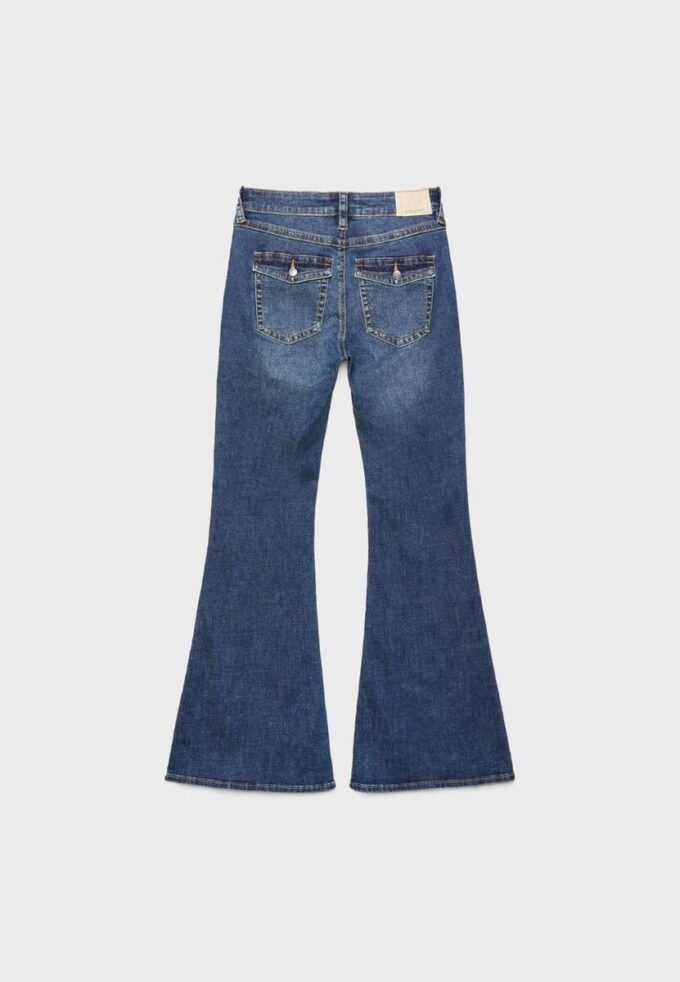 D04 Lavt sittende Flared jeans