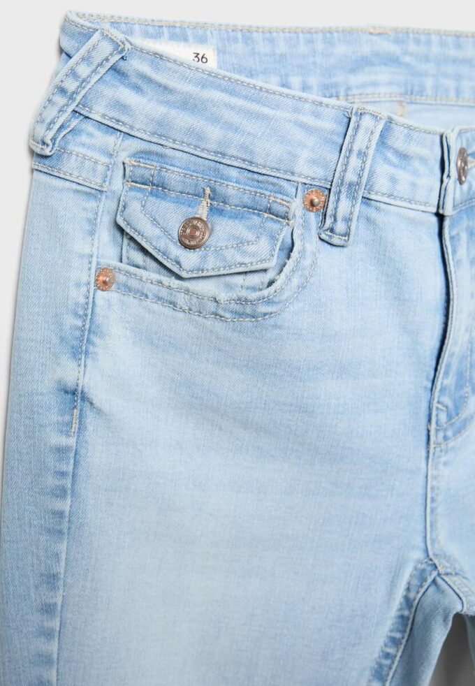 D04 Lavt sittende Flared jeans