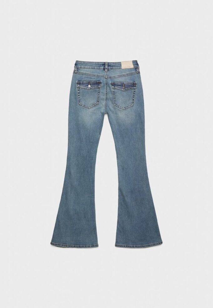 D04 Lavt sittende Flared jeans
