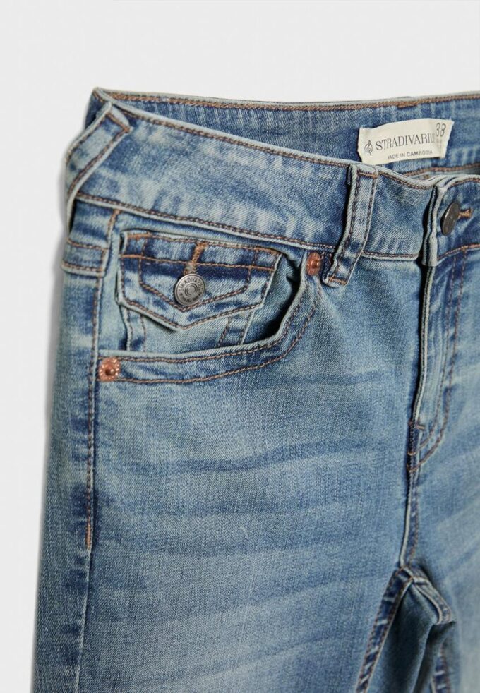 D04 Lavt sittende Flared jeans