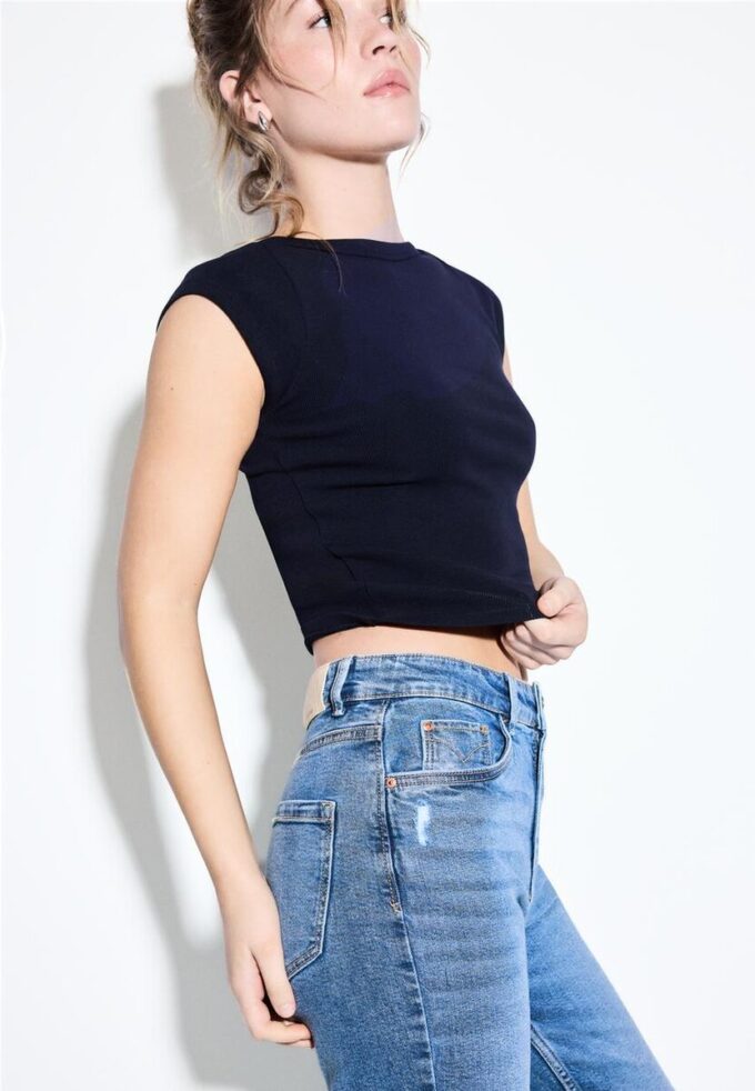 D10 Slim Fit Mom Jeans