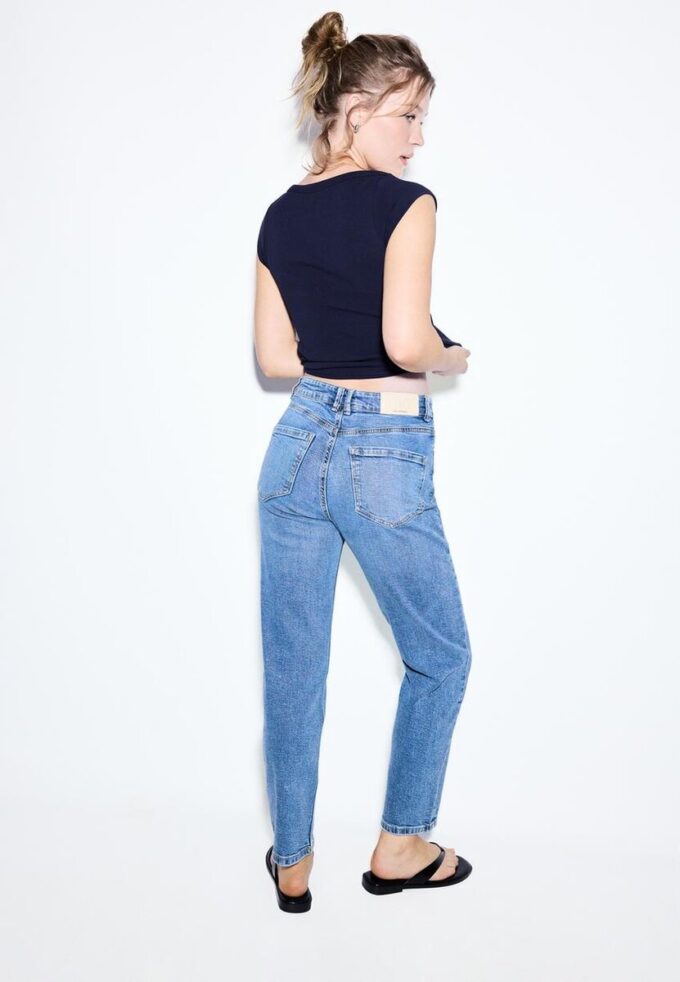 D10 Slim Fit Mom Jeans