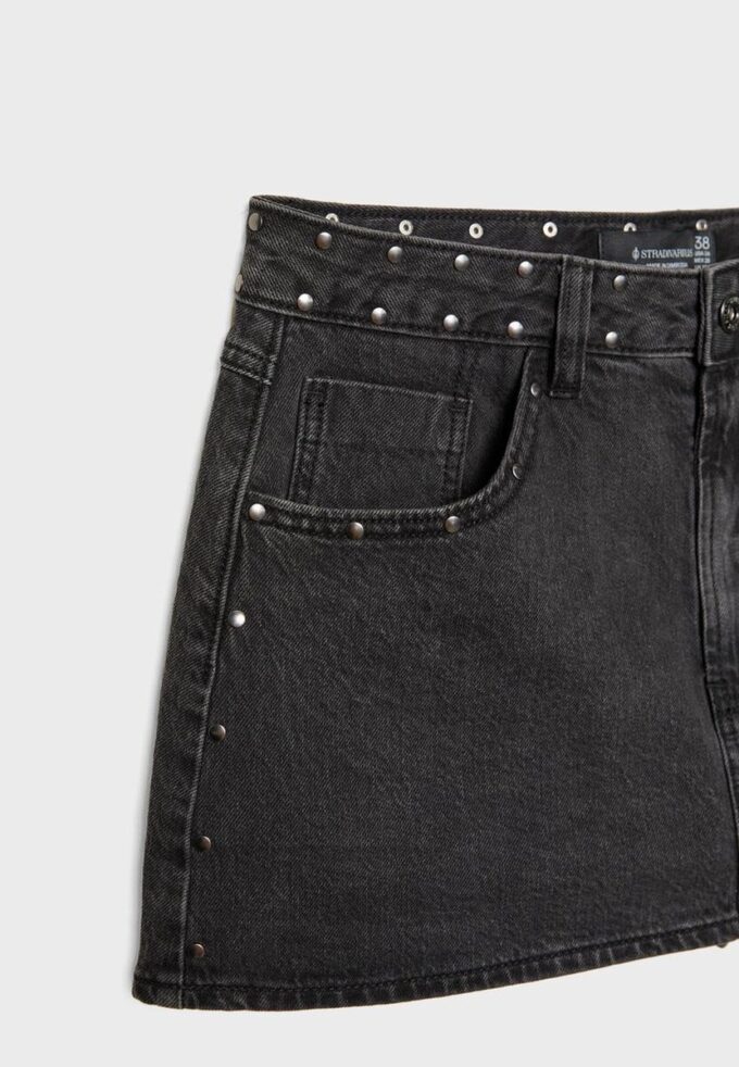 D62 Skort med nitter