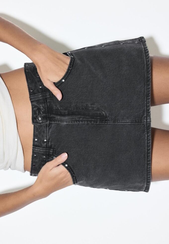 D62 Skort med nitter