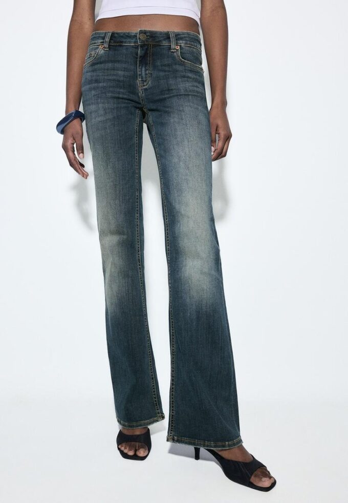 D67 Slim Fit Boot-Cut-jeans