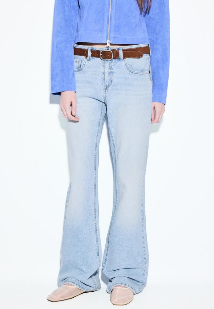 D68 Boot-Cut-jeans med belte