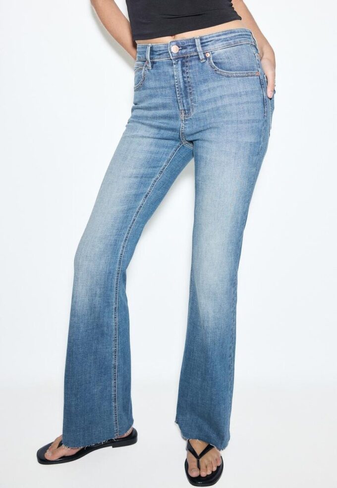 D74 Bell Bottom Stretch Slit Jeans