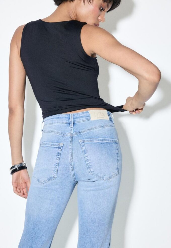 D74 Flared Jeans med spalte