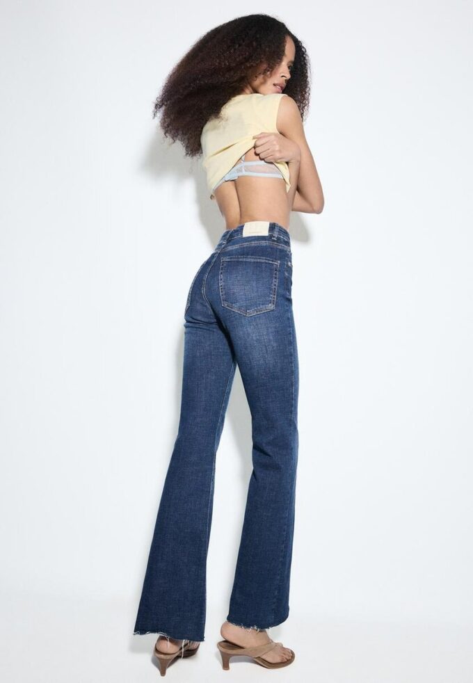D74 Flared Jeans med spalte
