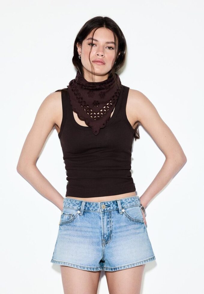 D79 Shorts med lav midje