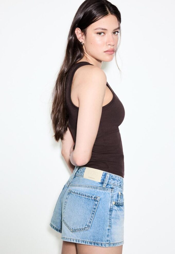 D79 Shorts med lav midje