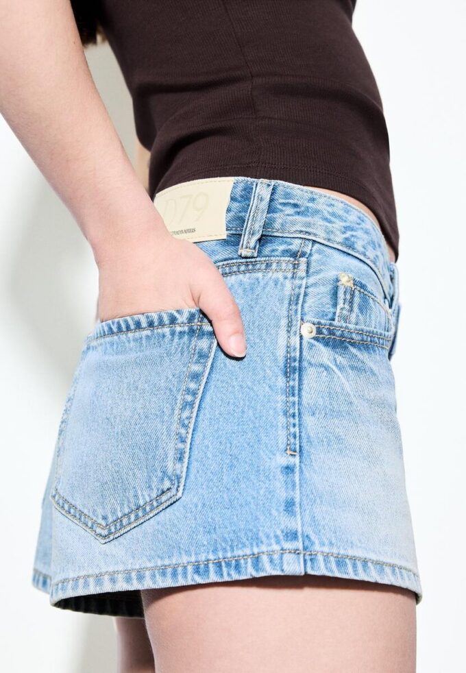 D79 Shorts med lav midje