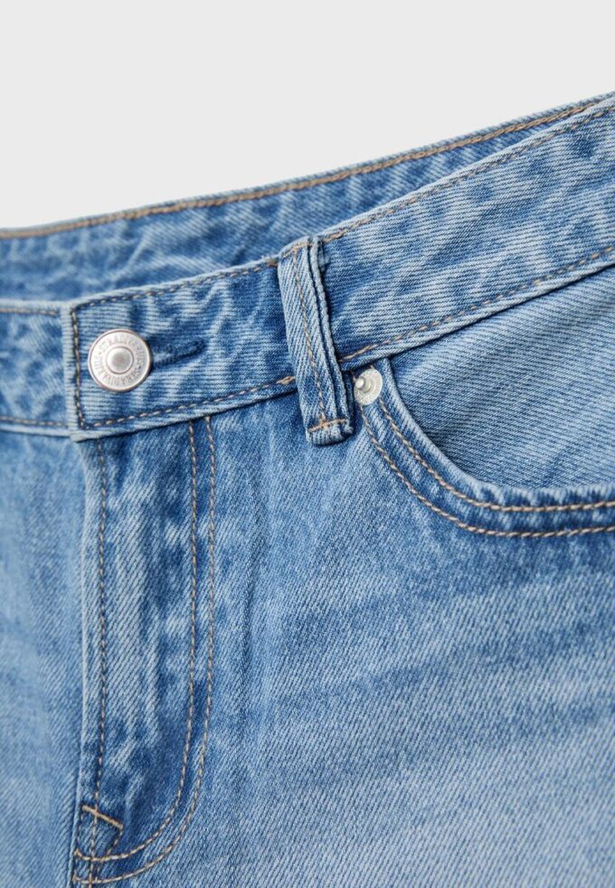 D79 Shorts med lav midje