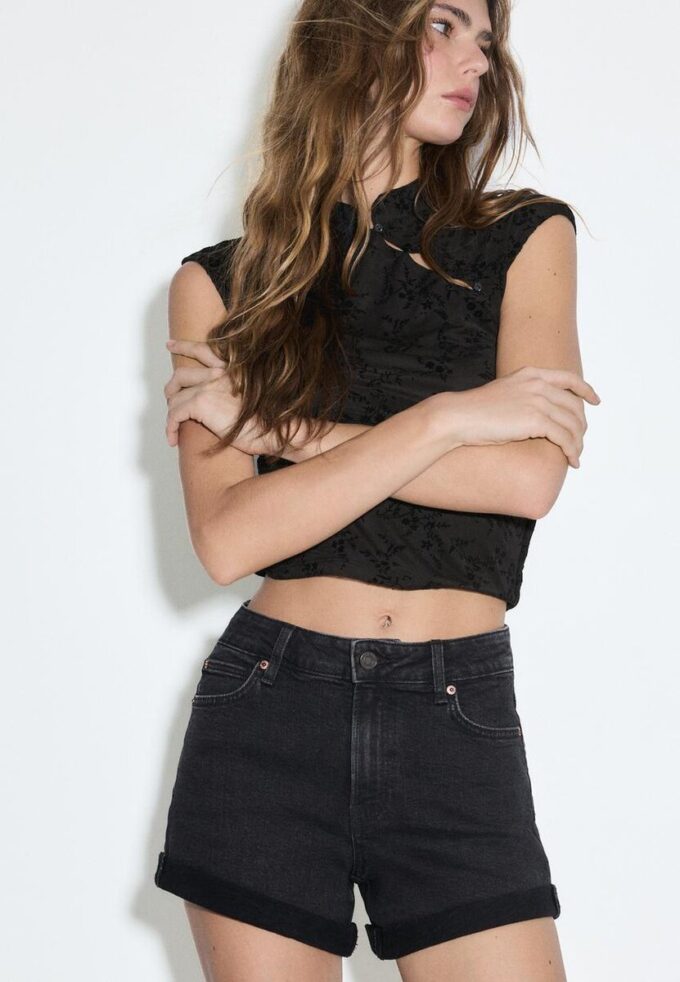 D85 Slim Mom Fit Shorts