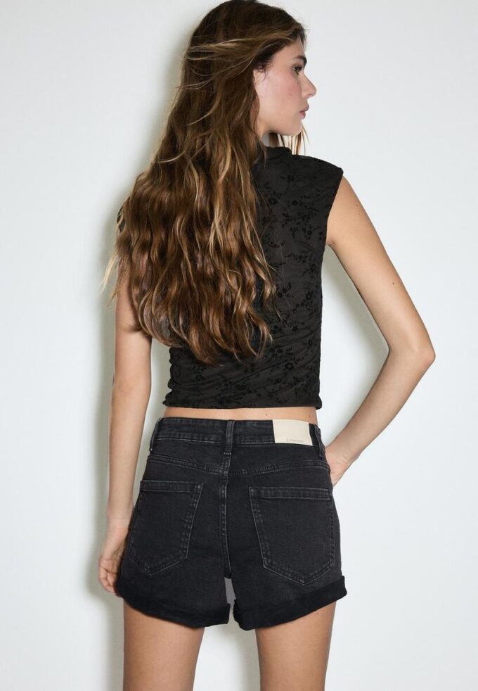 D85 Slim Mom Fit Shorts