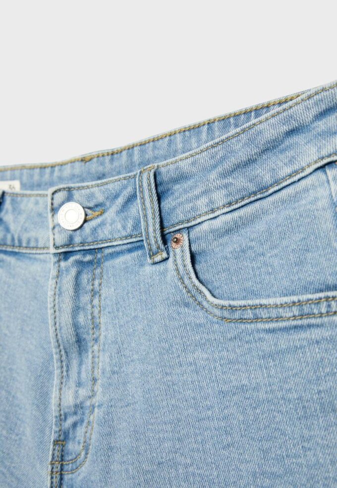 D85 Slim Mom Fit Shorts