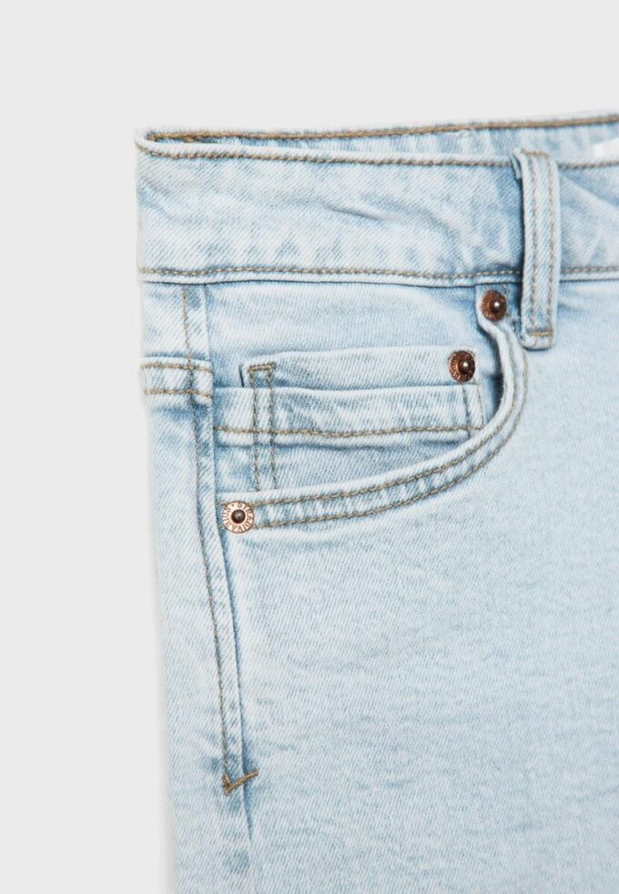 D85 Slim Mom Fit Shorts