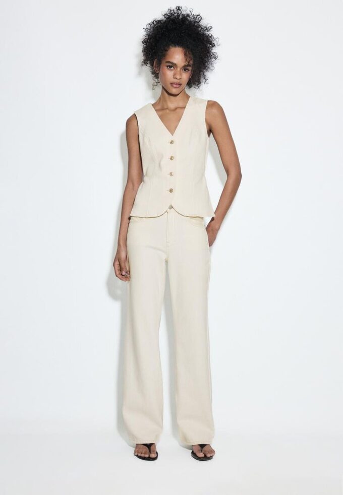 D92 Jeans med rett, vid ben