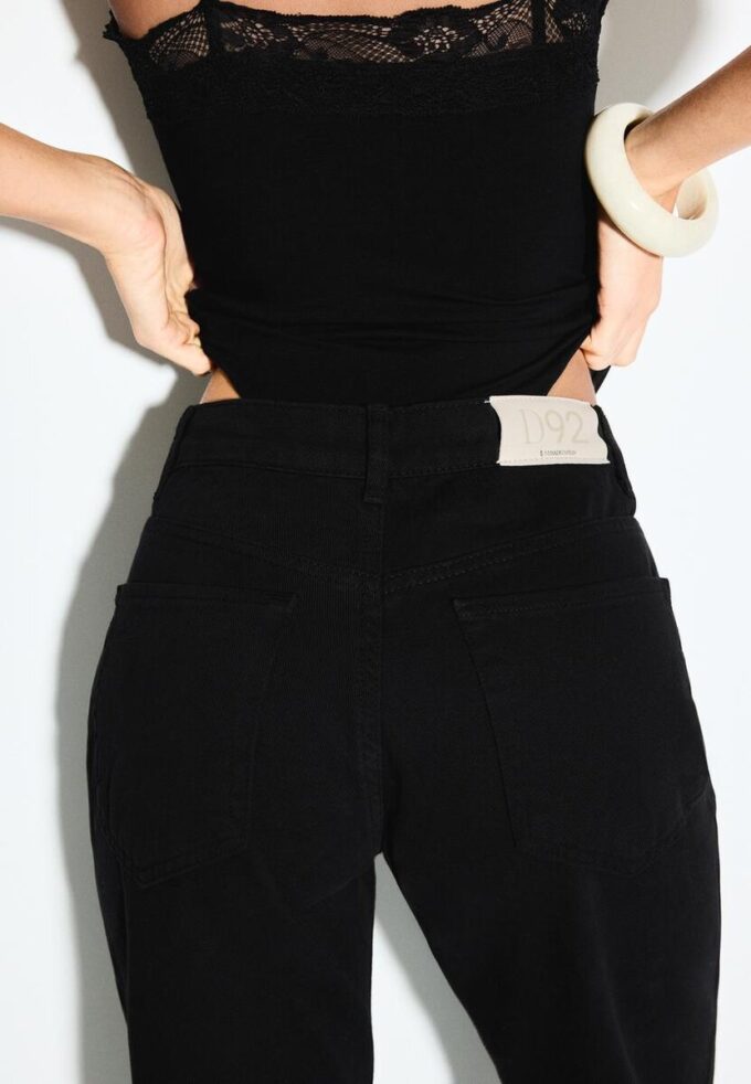 D92 Jeans med rett, vid ben