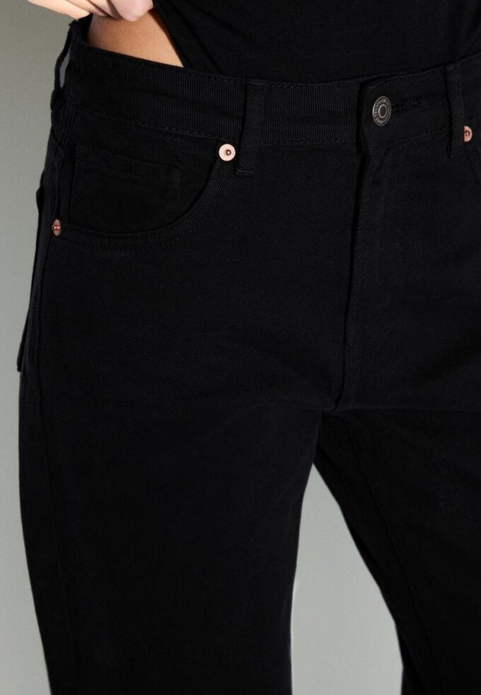 D92 Jeans med rett, vid ben