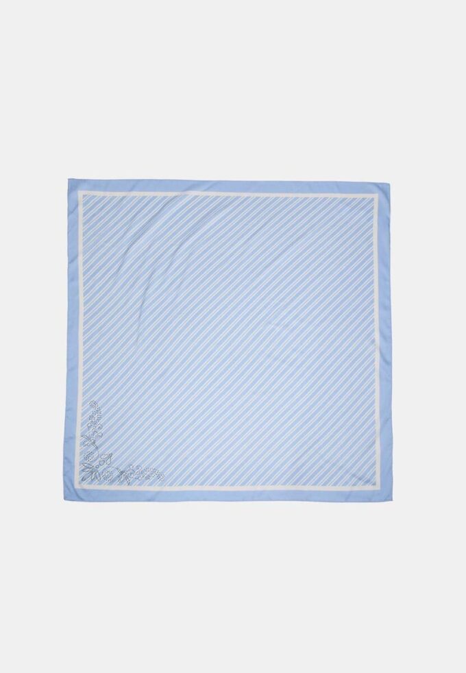 Diagonalt stripete skjerf med detaljer