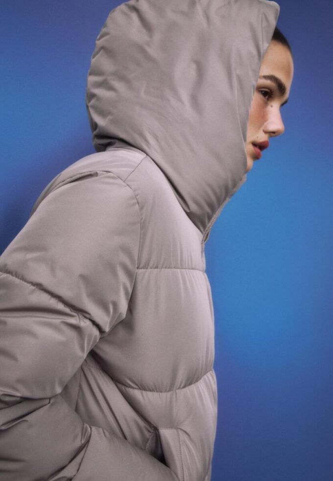 Enkel dunjakke med hette