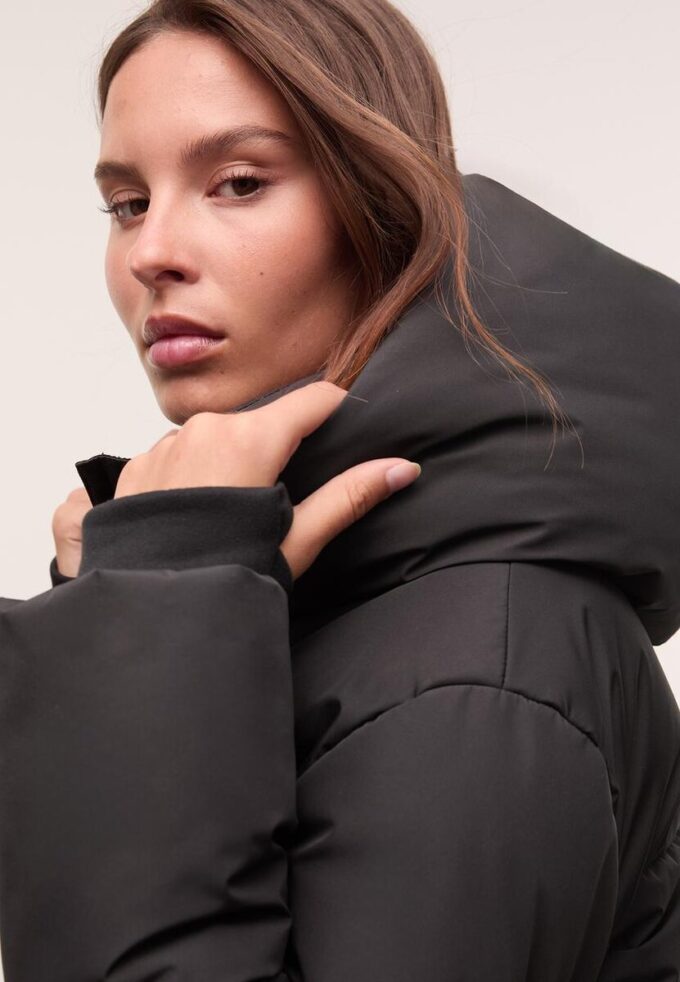 Enkel dunjakke med hette