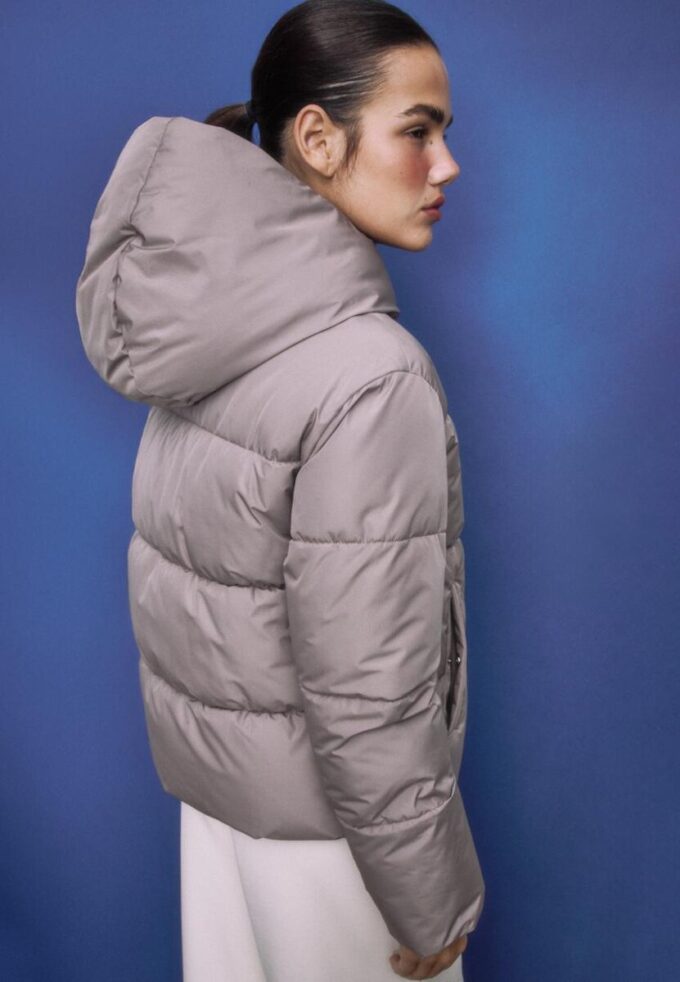 Enkel dunjakke med hette