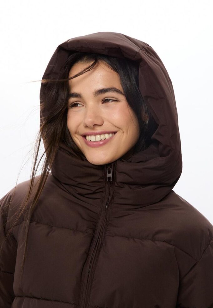 Enkel dunjakke med hette