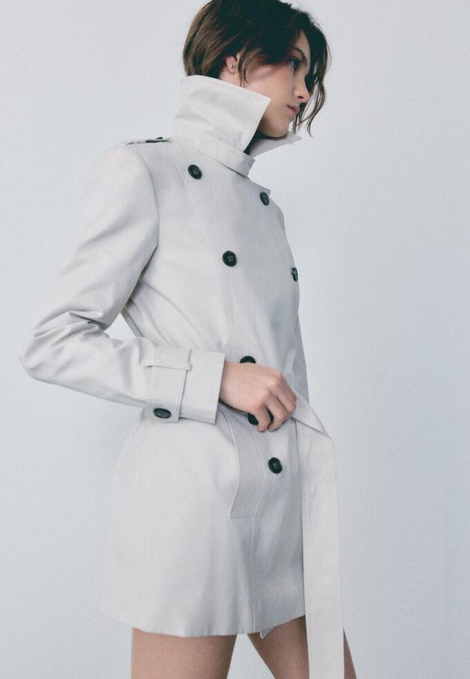 Enkel kort trenchcoat