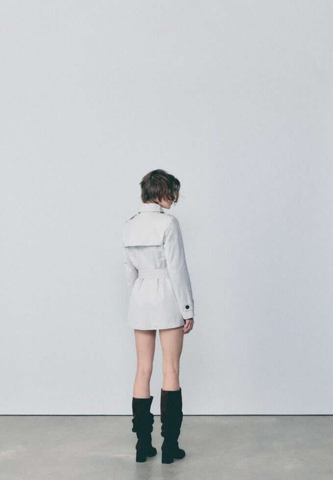 Enkel kort trenchcoat