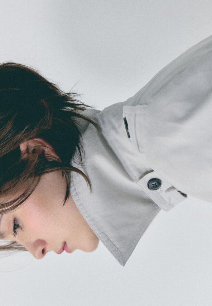 Enkel kort trenchcoat