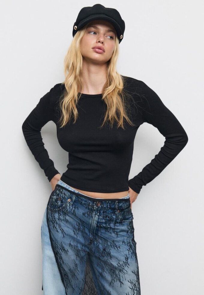 Enkel langermet bomullst-skjorte som basisplagg