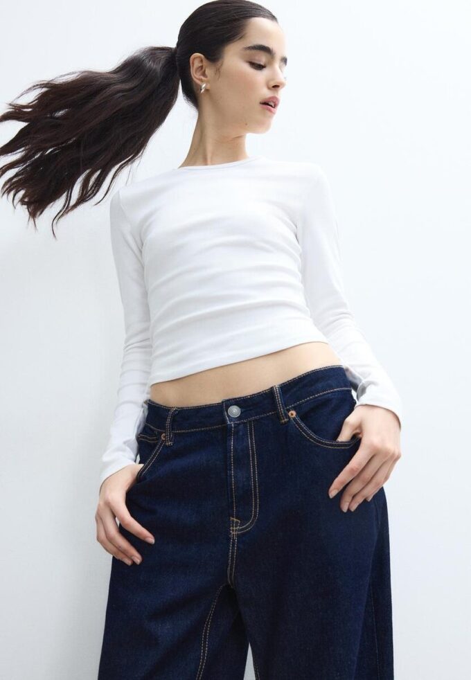 Enkel langermet bomullst-skjorte som basisplagg