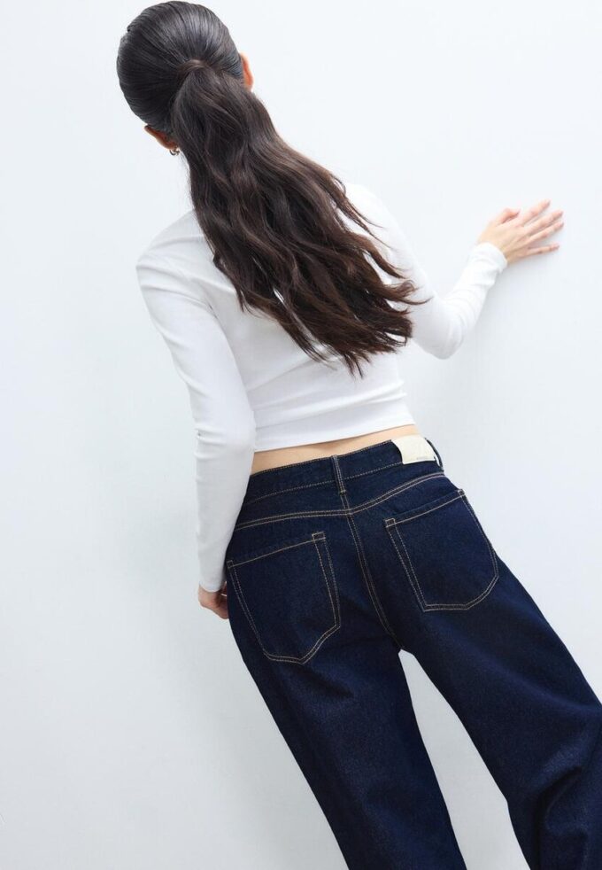 Enkel langermet bomullst-skjorte som basisplagg