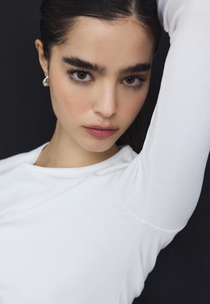 Enkel langermet bomullst-skjorte som basisplagg