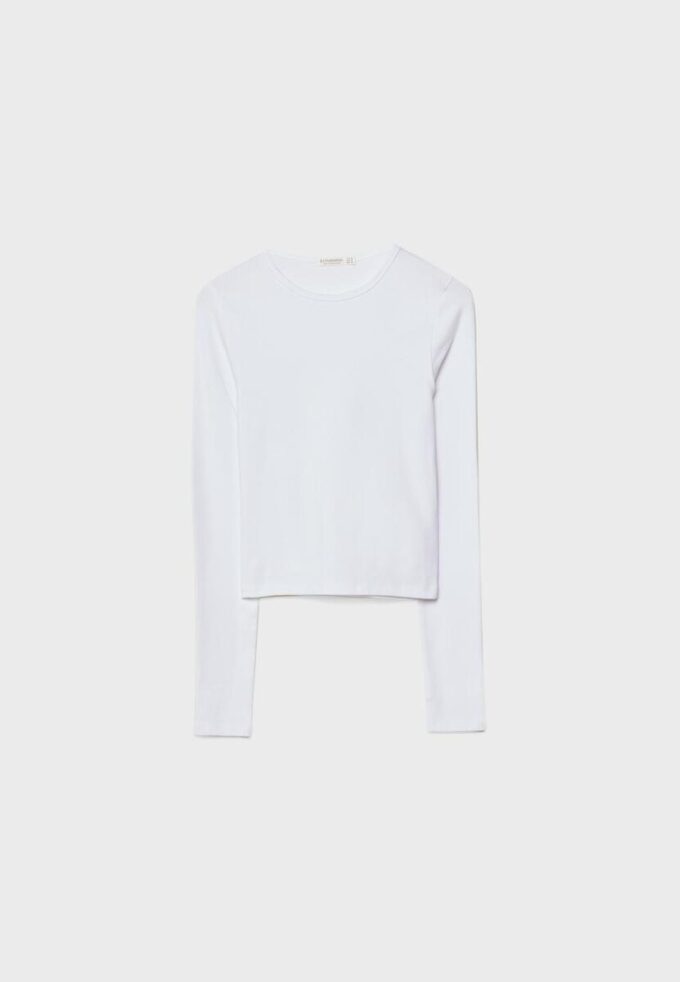 Enkel langermet bomullst-skjorte som basisplagg