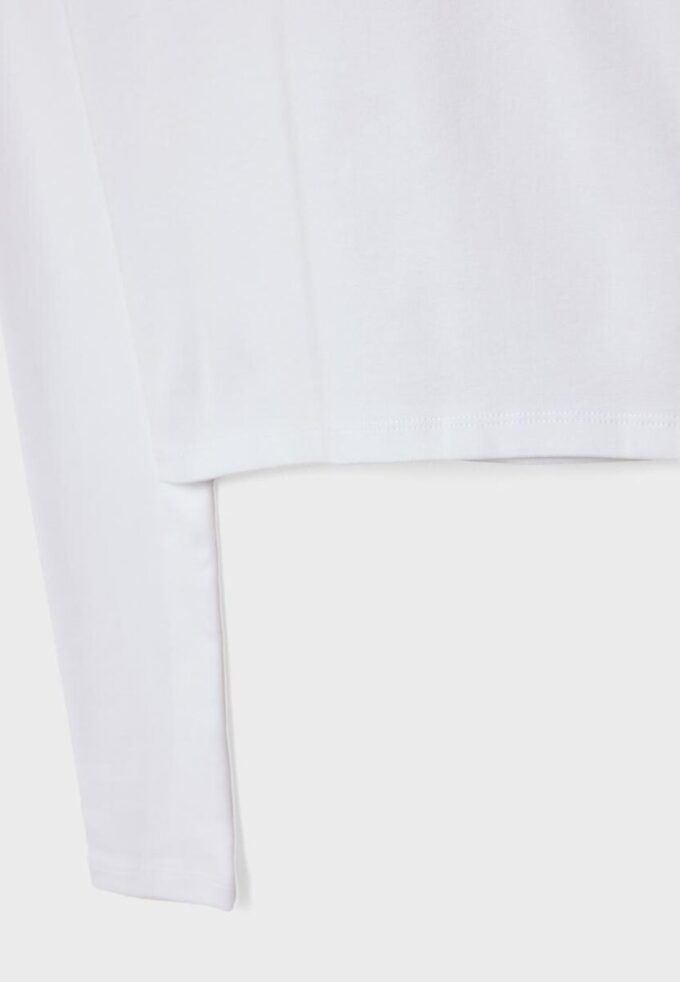 Enkel langermet bomullst-skjorte som basisplagg