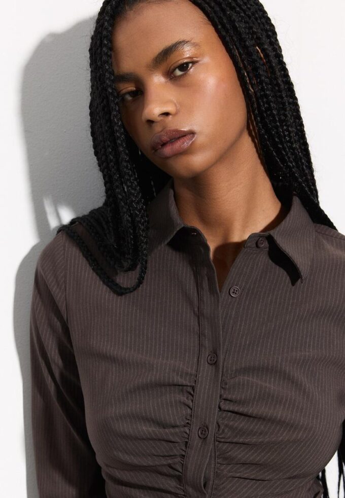 Enkel skjorte med rynker