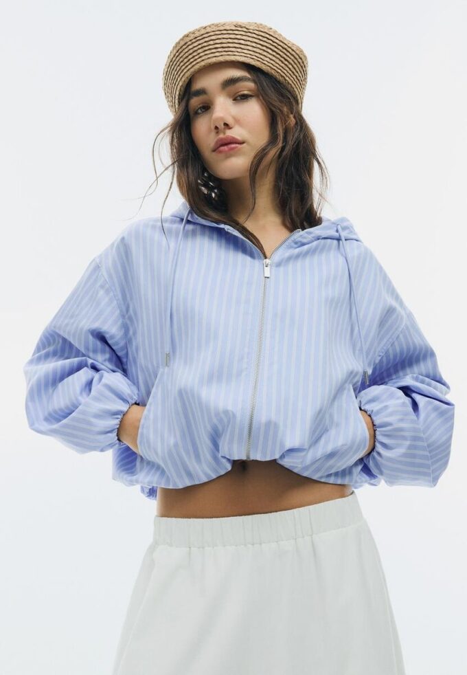 Enkel stripet nylonjakke med hette