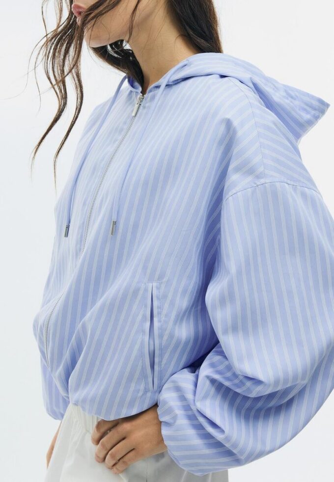 Enkel stripet nylonjakke med hette