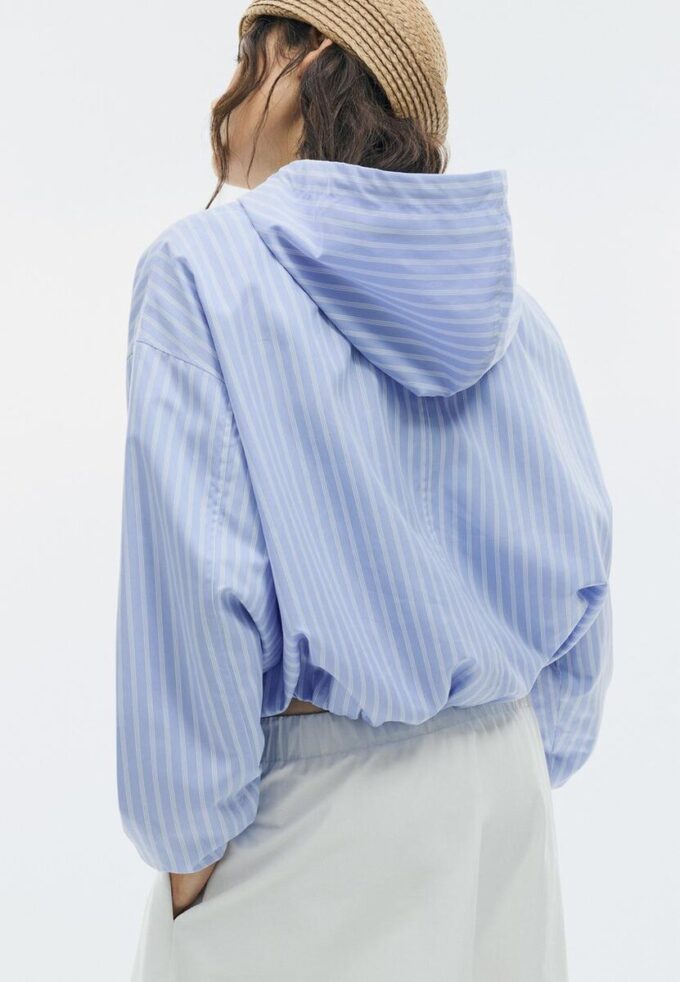 Enkel stripet nylonjakke med hette