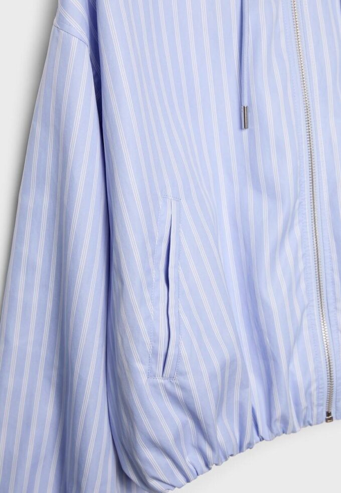 Enkel stripet nylonjakke med hette