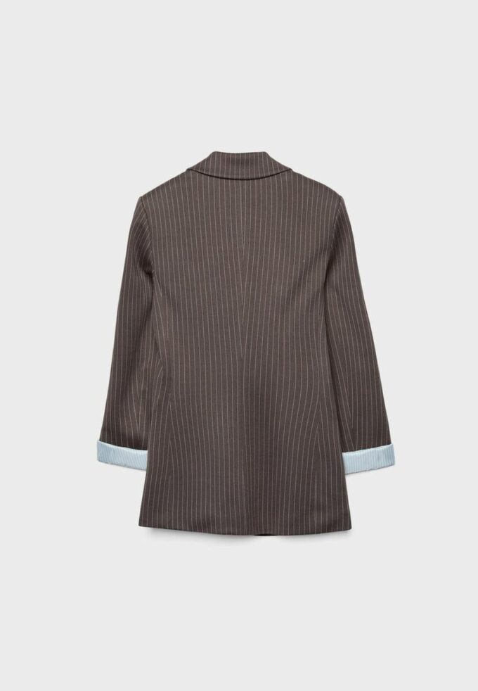 Enkel stripet strikket blazer som basisplagg