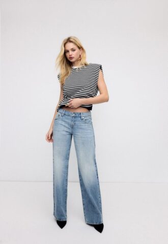 Enkel stripet T-skjorte med polstrede skuldre som basisplagg