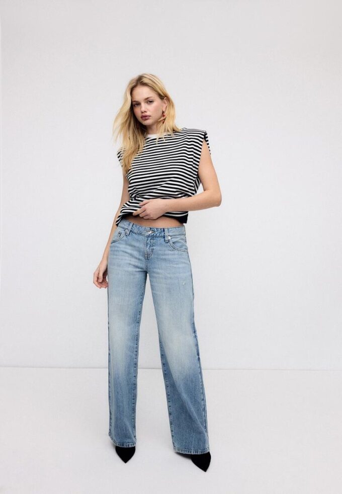 Enkel stripet T-skjorte med polstrede skuldre som basisplagg