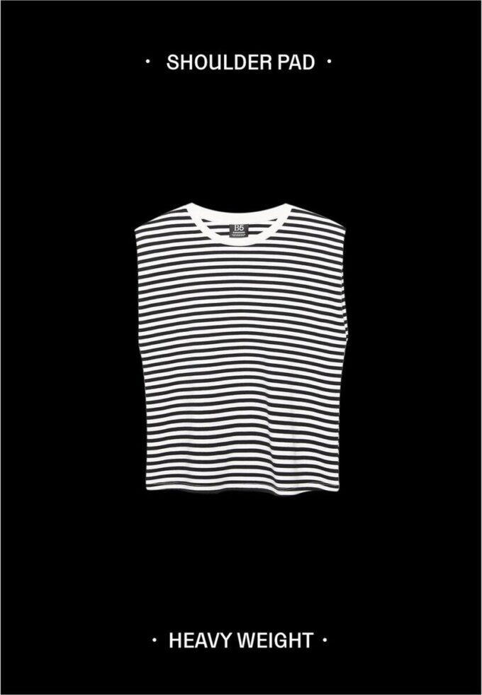 Enkel stripet T-skjorte med polstrede skuldre som basisplagg