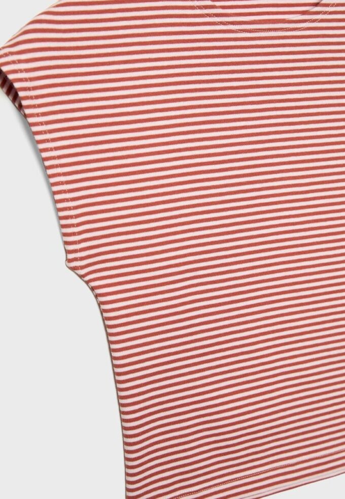 Enkel stripet T-skjorte som er et basisplagg med mini-ermer